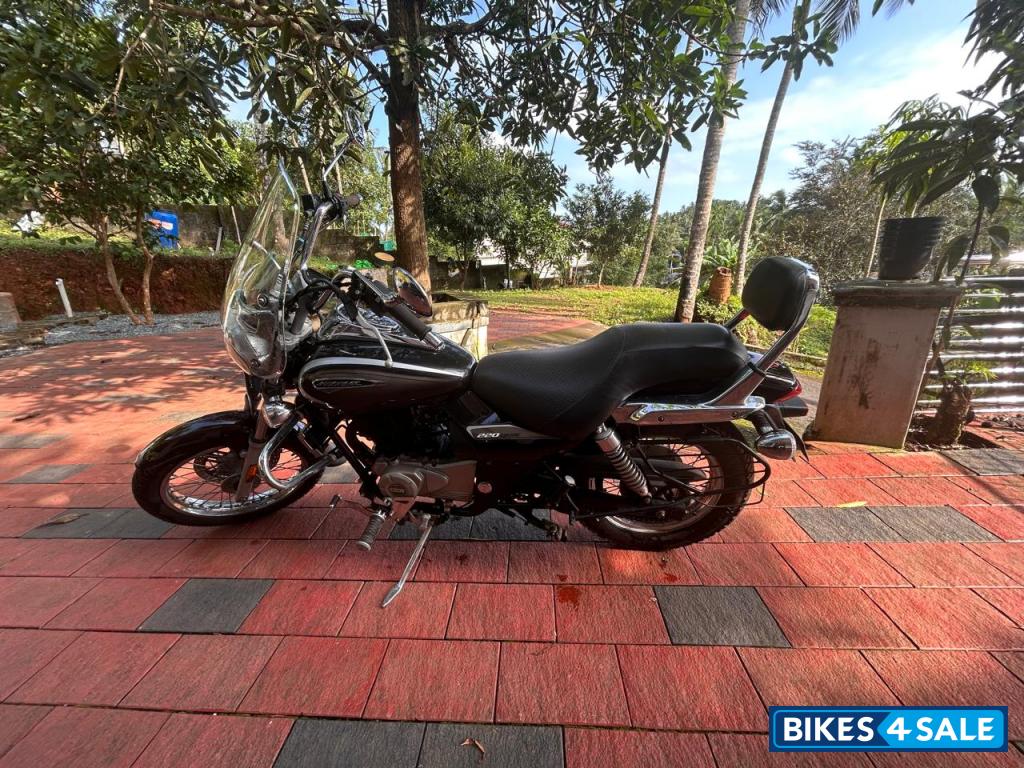 Bajaj Avenger 220 DTS-i