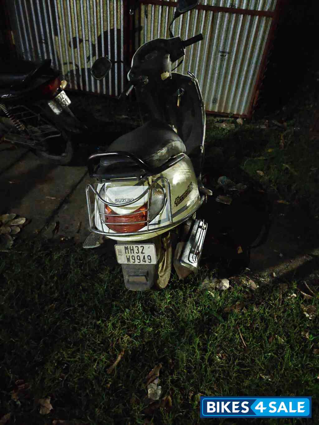 White Suzuki Access 125