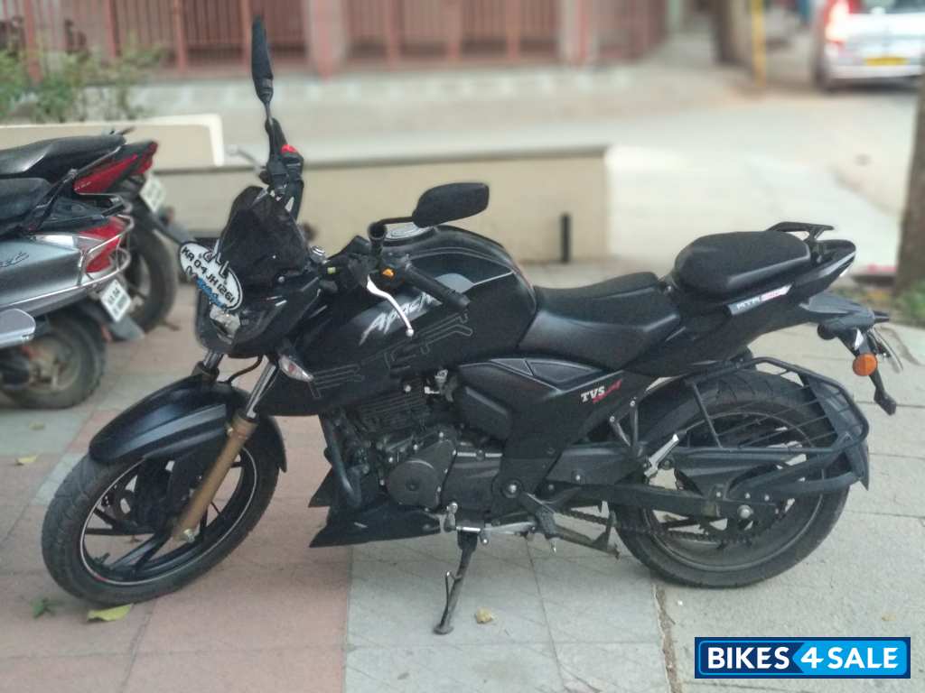 Matt Black TVS Apache RTR 200 4V