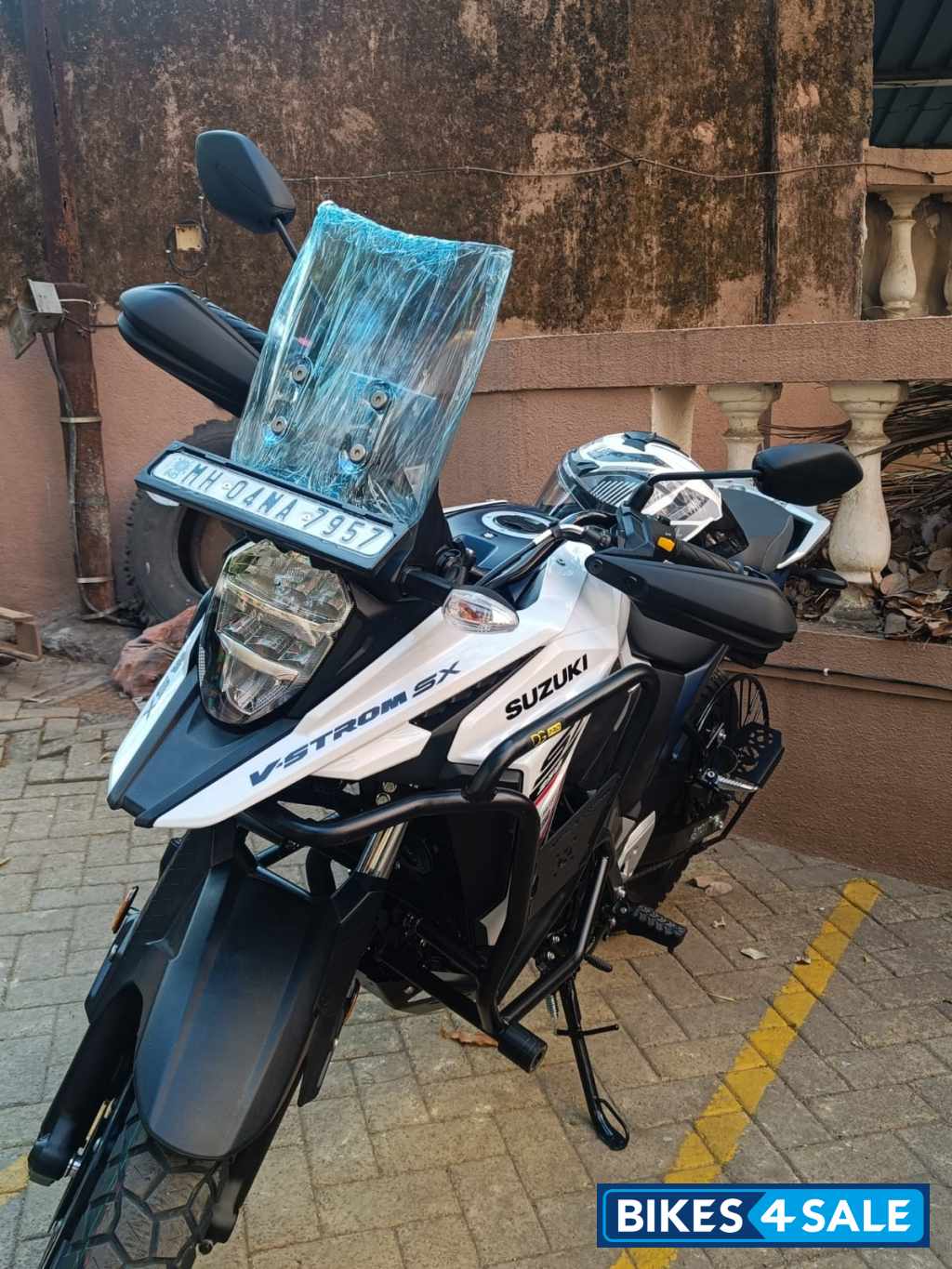 Pearl White Suzuki V-Strom 250