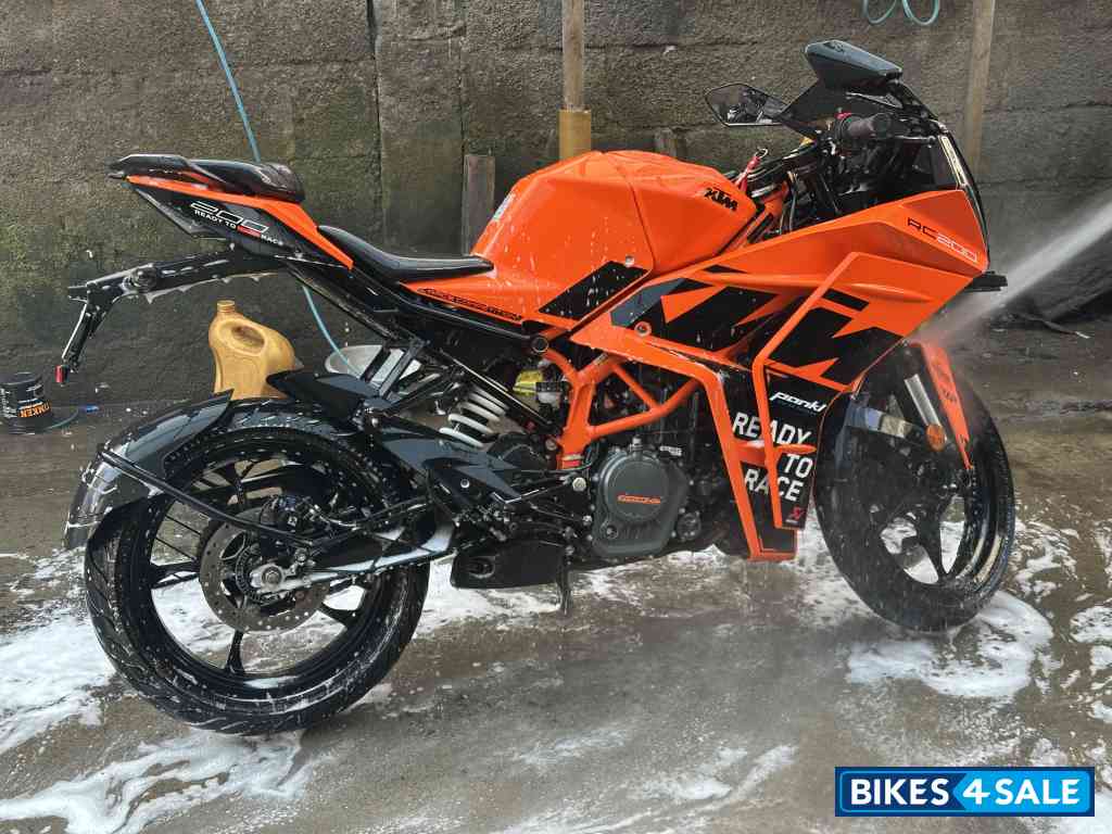 Orange KTM RC 200 GP