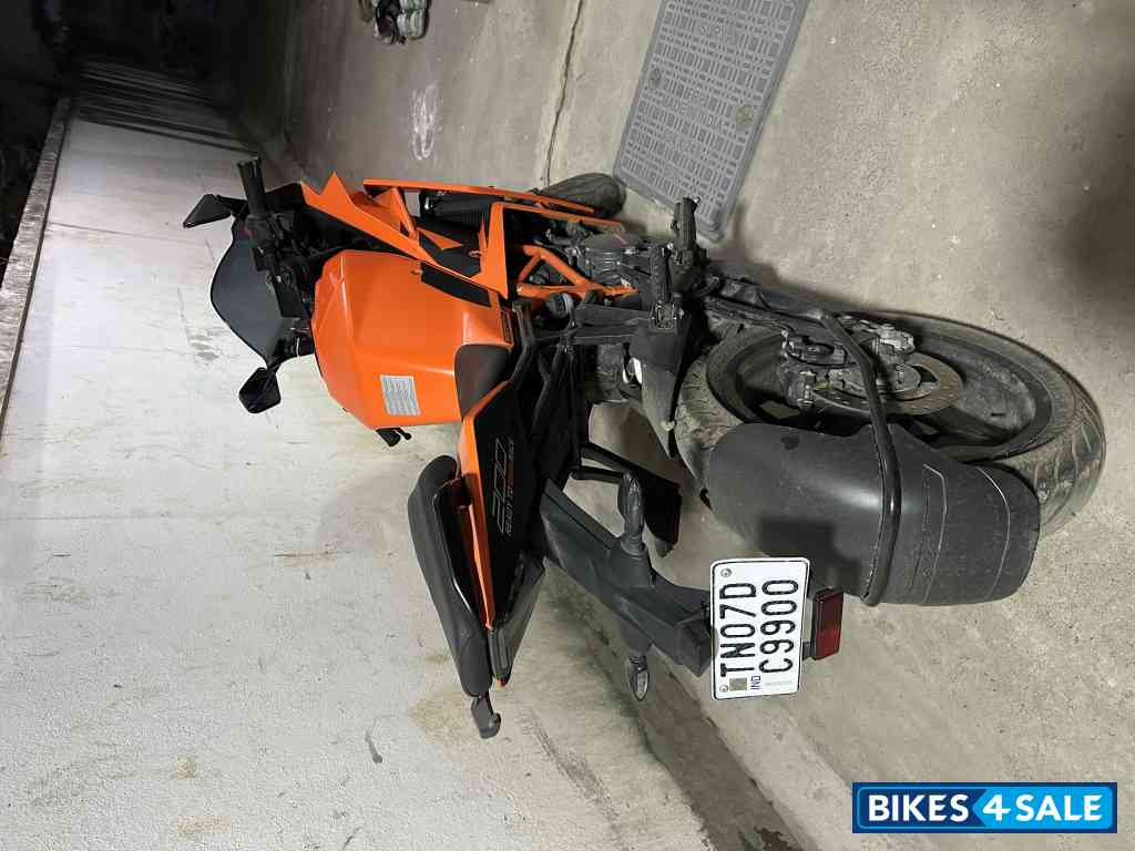 Orange KTM RC 200 GP