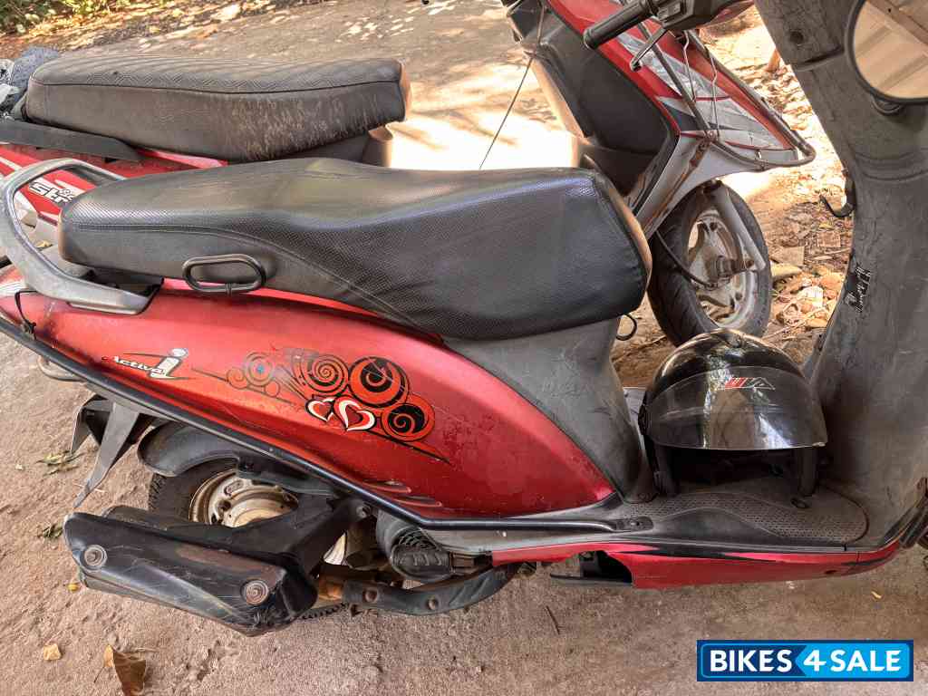 Red Honda Activa i