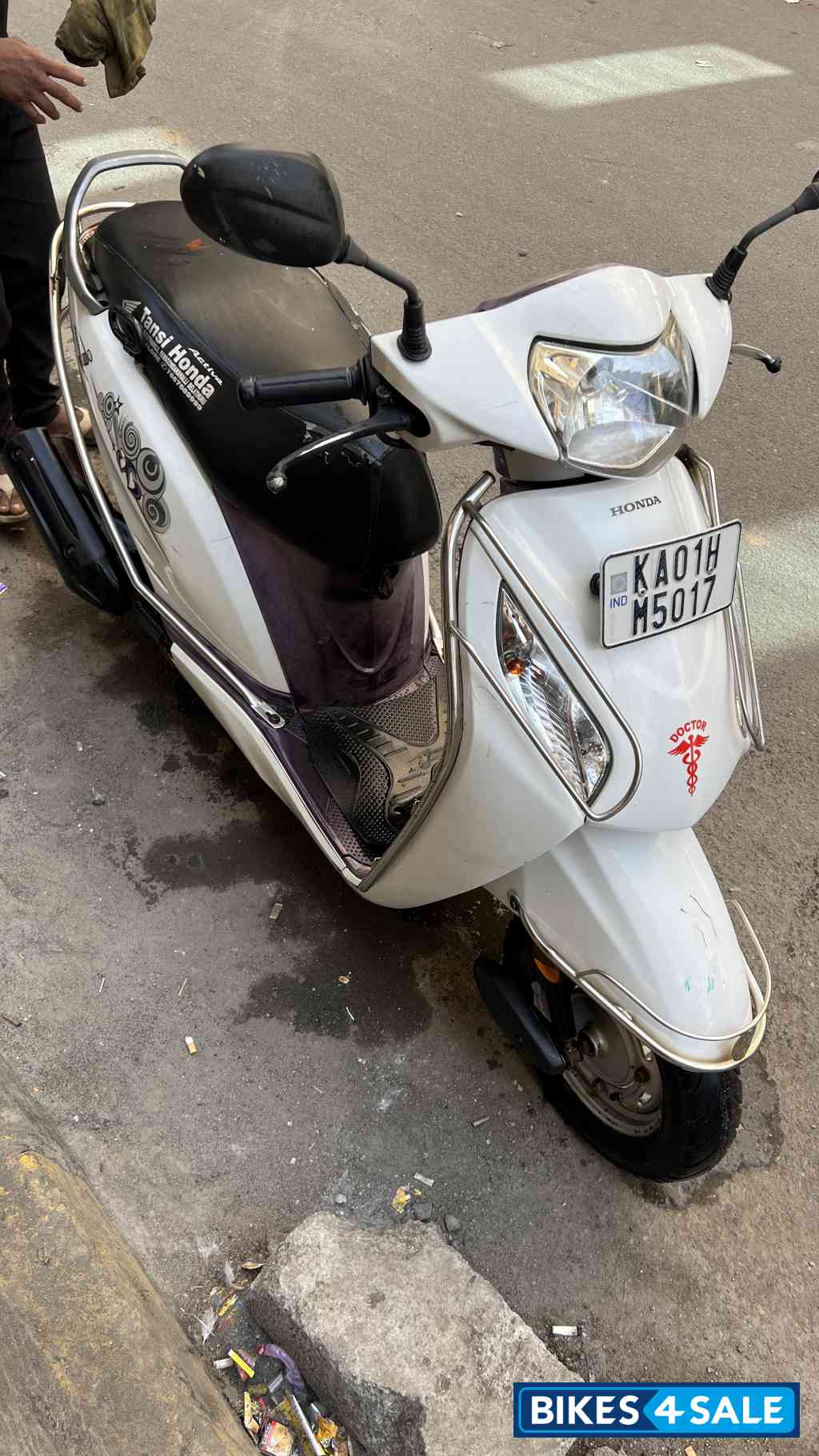 White Honda Activa i White Honda Activa i