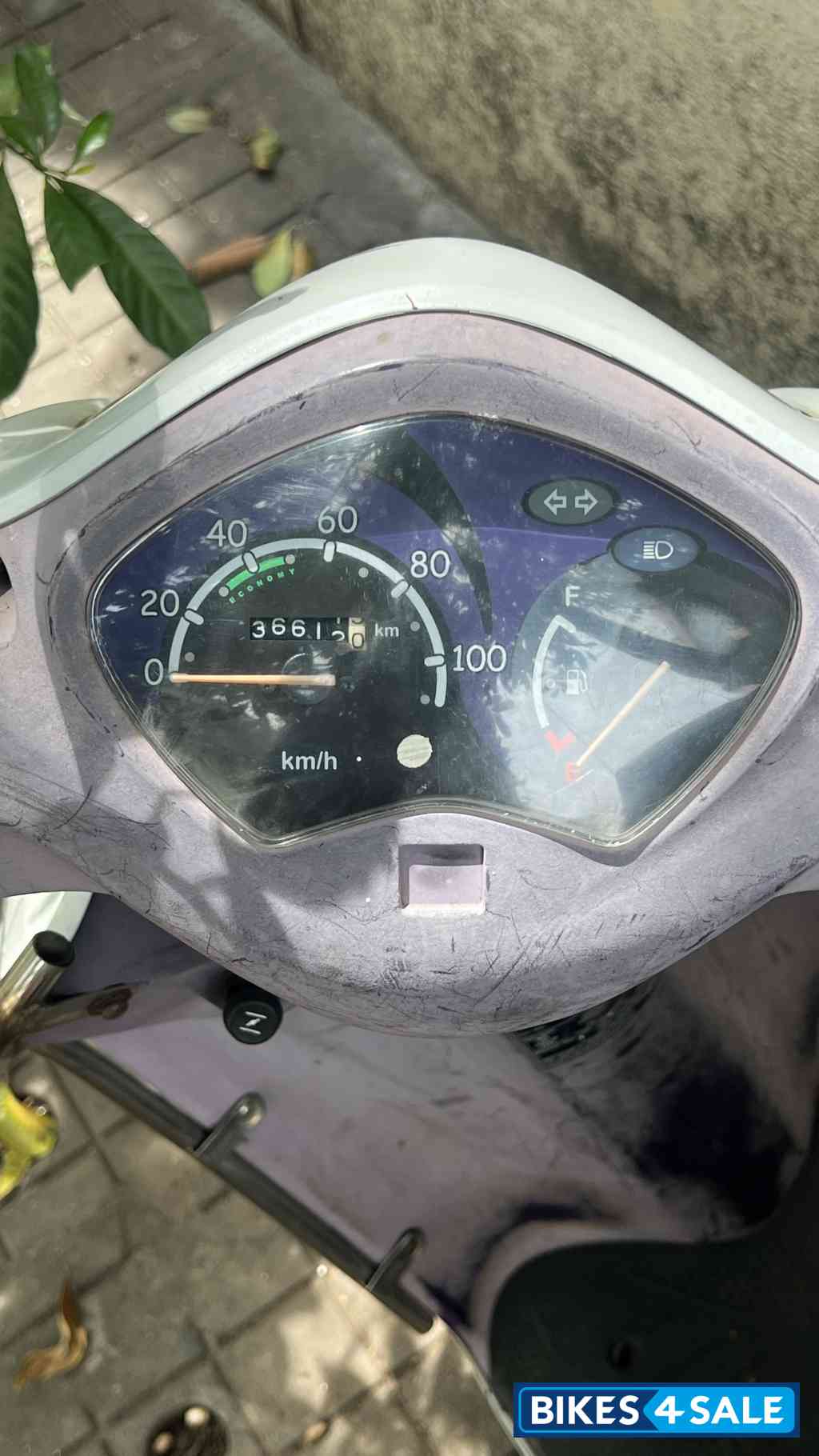 White Honda Activa i White Honda Activa i