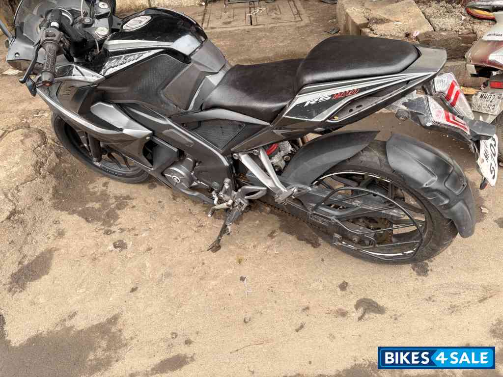 Graphite Black Bajaj Pulsar RS 200 Graphite Black Bajaj Pulsar RS 200