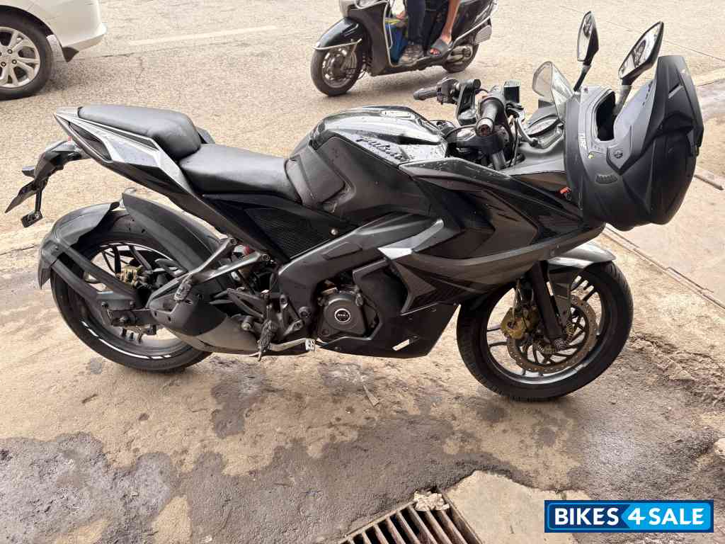 Graphite Black Bajaj Pulsar RS 200 Graphite Black Bajaj Pulsar RS 200