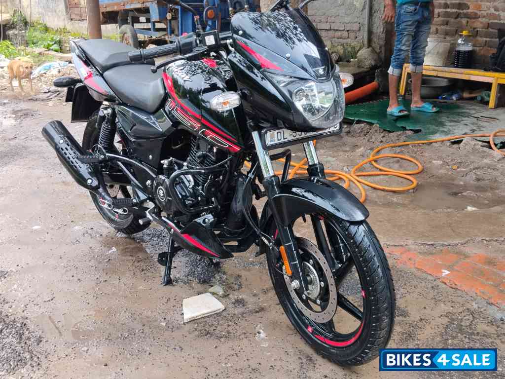 Red Black Bajaj Pulsar 150 Twin Disc BS6 Red Black Bajaj Pulsar 150 Twin Disc BS6