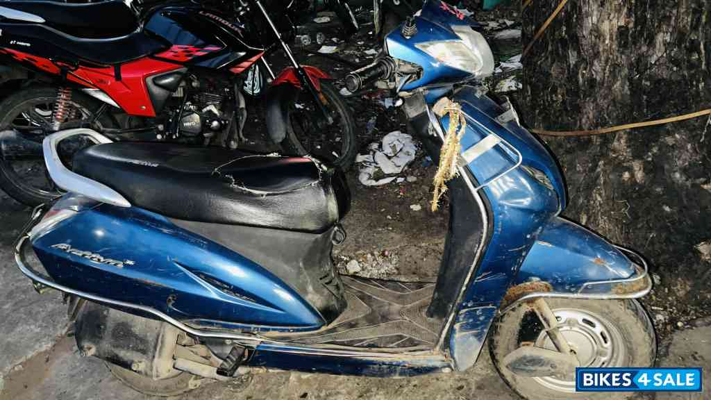 Blue Honda Activa 3G