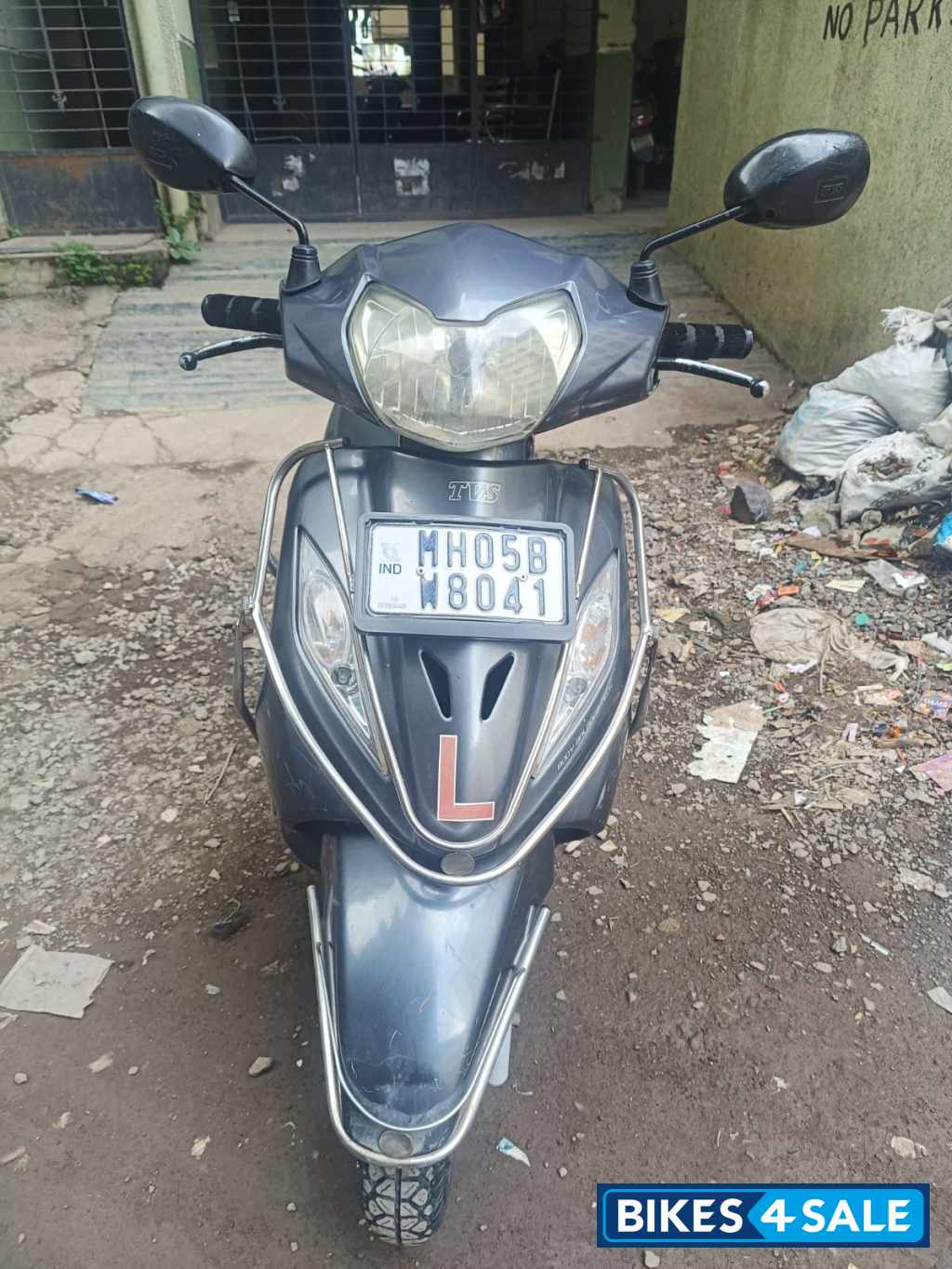 Grey TVS Wego