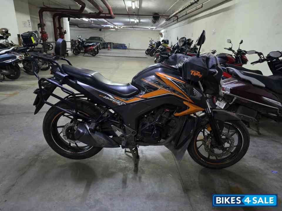 Orange Honda CB Hornet 160R