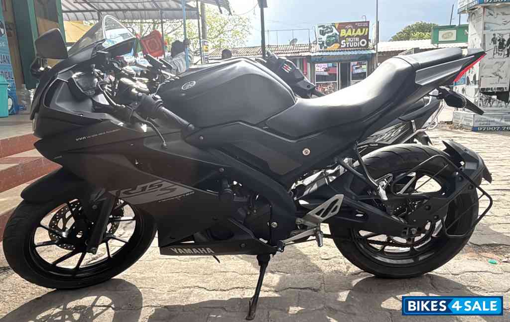 Black Yamaha YZF R15 S V3.0 Black Yamaha YZF R15 S V3.0