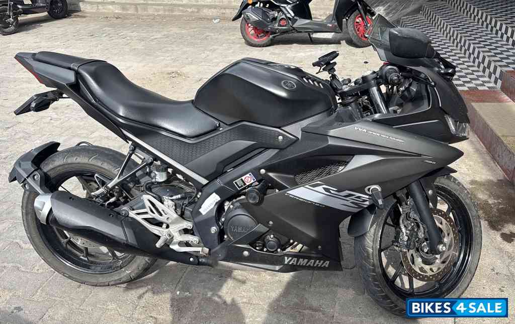 Black Yamaha YZF R15 S V3.0 Black Yamaha YZF R15 S V3.0