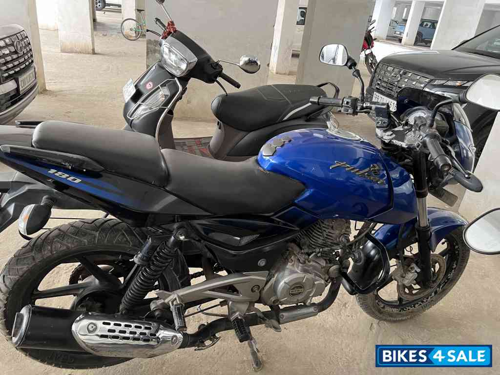 Blue Bajaj Pulsar 180 DTSi