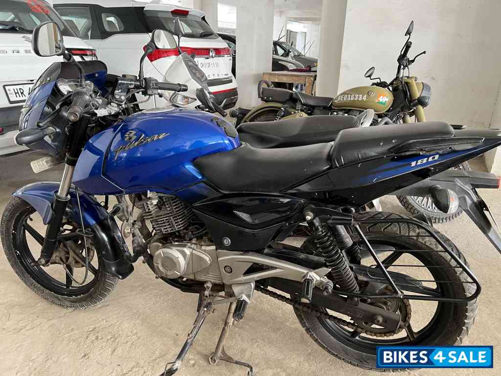 Blue Bajaj Pulsar 180 DTSi Blue Bajaj Pulsar 180 DTSi