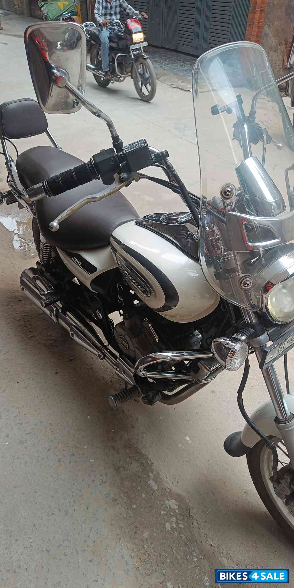 Bajaj Avenger Cruise 220 Bajaj Avenger Cruise 220