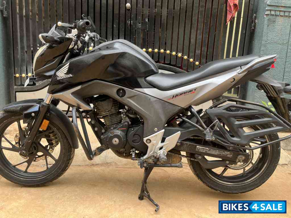 Black Honda CB Hornet 160R Black Honda CB Hornet 160R