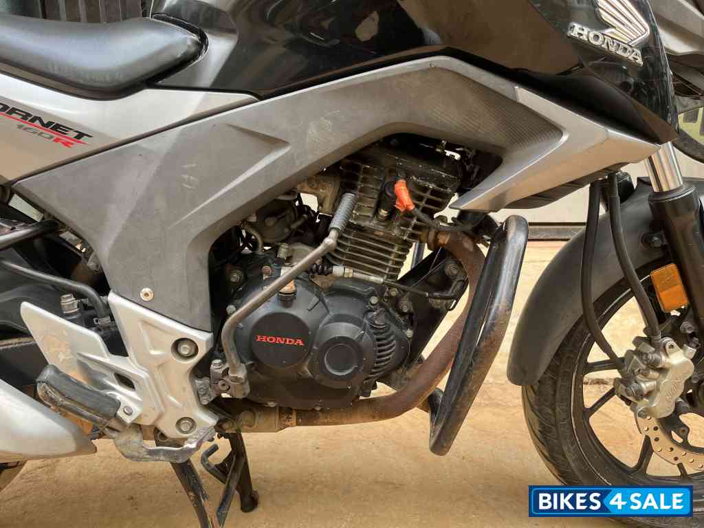 Black Honda CB Hornet 160R Black Honda CB Hornet 160R