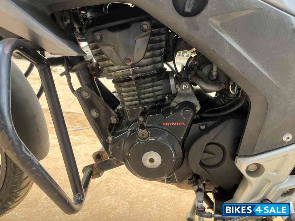 Black Honda CB Hornet 160R Black Honda CB Hornet 160R