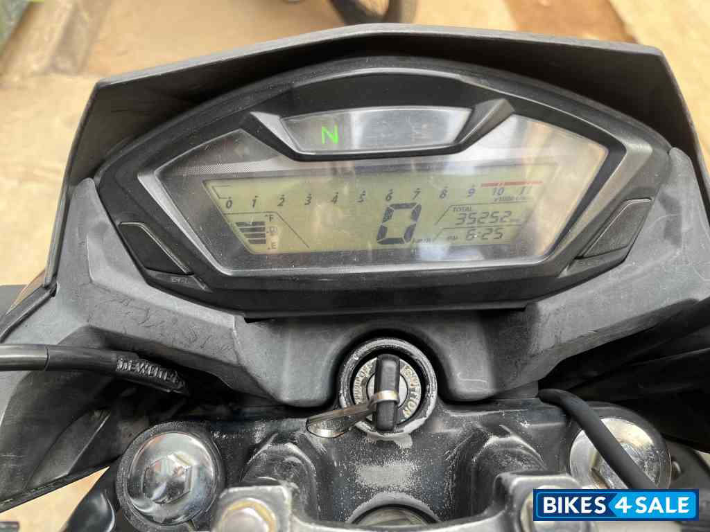 Black Honda CB Hornet 160R Black Honda CB Hornet 160R