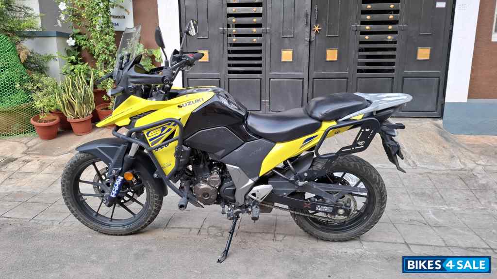 Yellow Suzuki V-Strom 250 Yellow Suzuki V-Strom 250