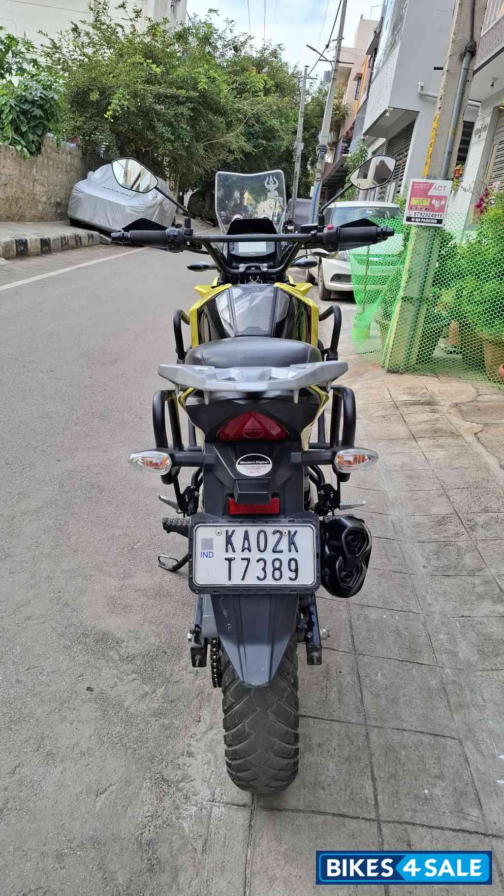 Yellow Suzuki V-Strom 250 Yellow Suzuki V-Strom 250