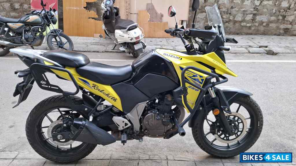Yellow Suzuki V-Strom 250 Yellow Suzuki V-Strom 250