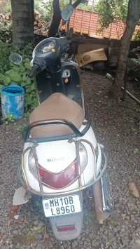 White Suzuki Access 125