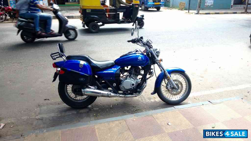 Bajaj Avenger 180 DTS-i Bajaj Avenger 180 DTS-i