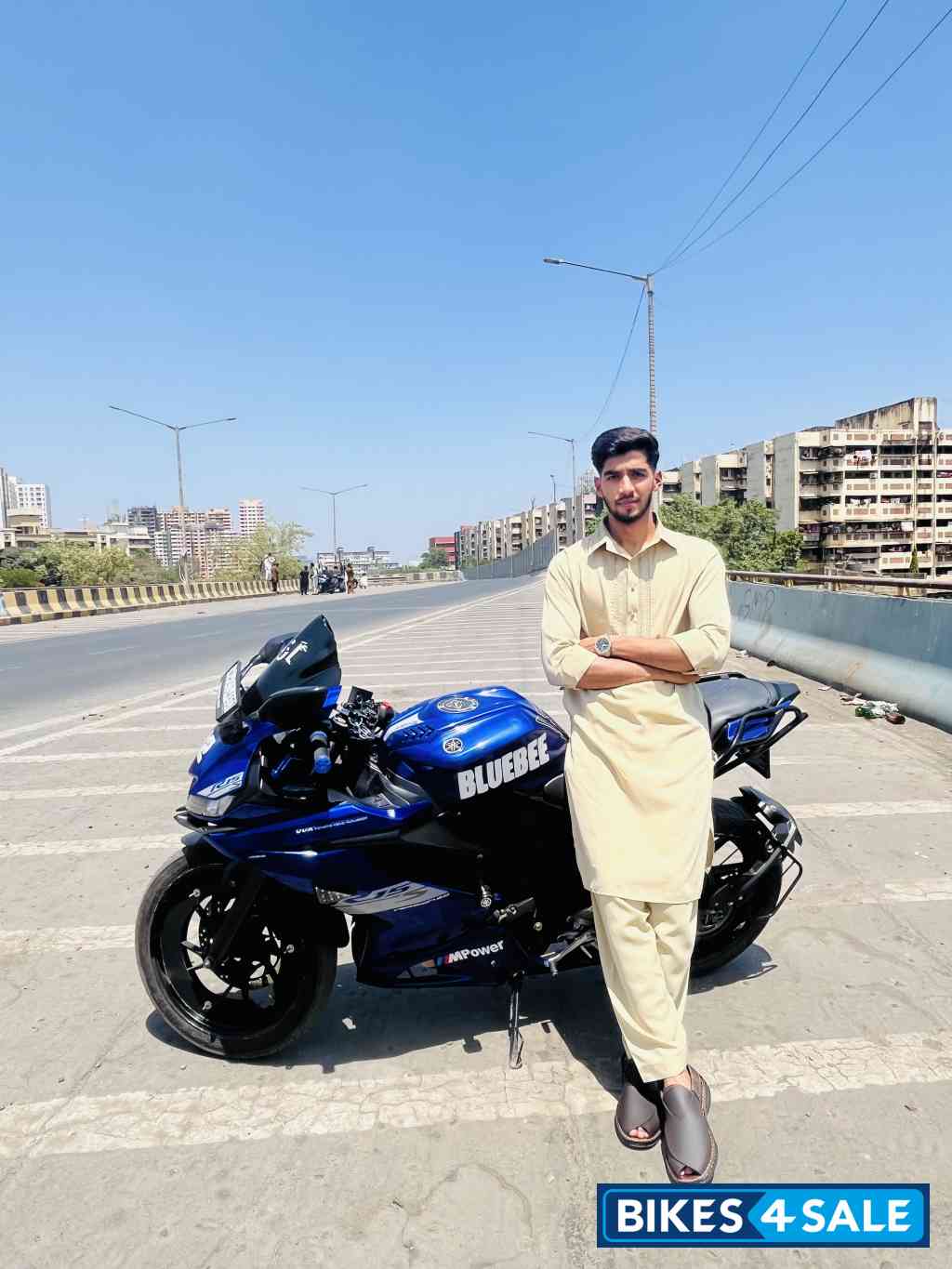 Dark Blue Yamaha R15s Dark Blue Yamaha R15s