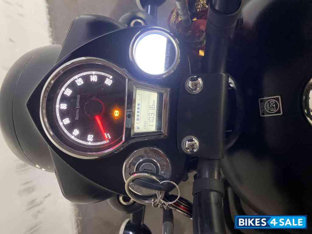 Royal Enfield Classic Stealth Black