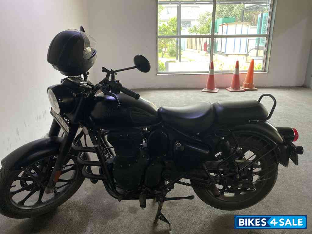 Royal Enfield Classic Stealth Black Royal Enfield Classic Stealth Black