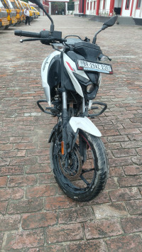 White Bajaj Pulsar 150 NS