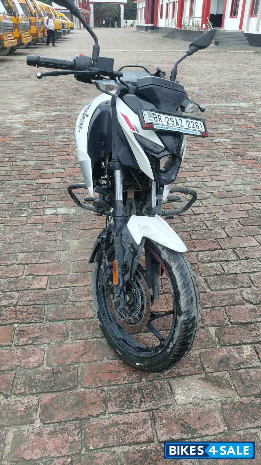 White Bajaj Pulsar 150 NS White Bajaj Pulsar 150 NS