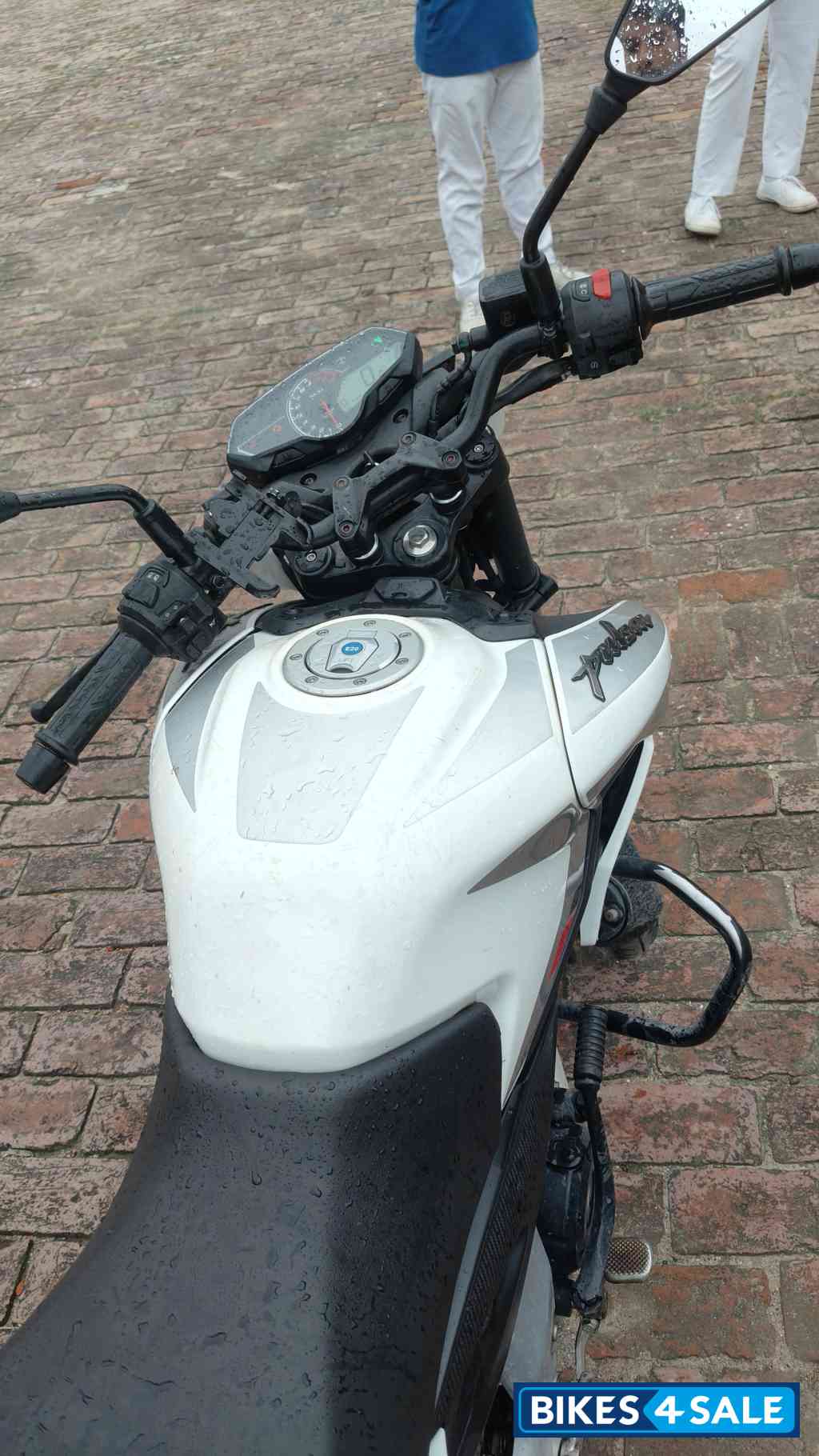 White Bajaj Pulsar 150 NS White Bajaj Pulsar 150 NS