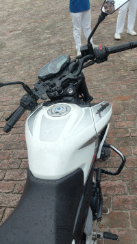 White Bajaj Pulsar 150 NS