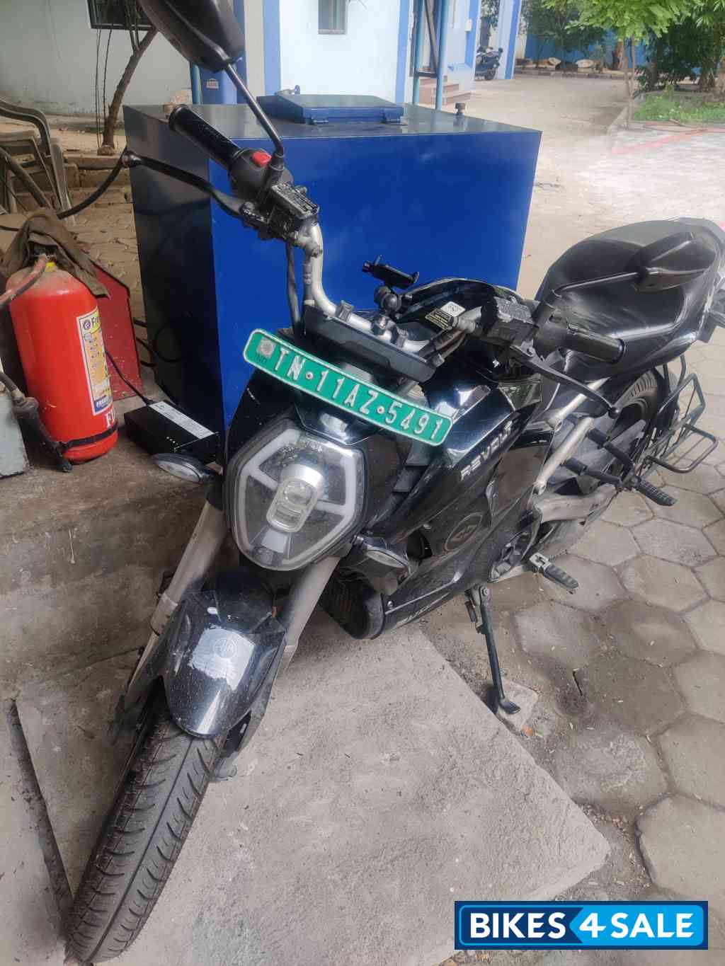 Revolt RV 400
