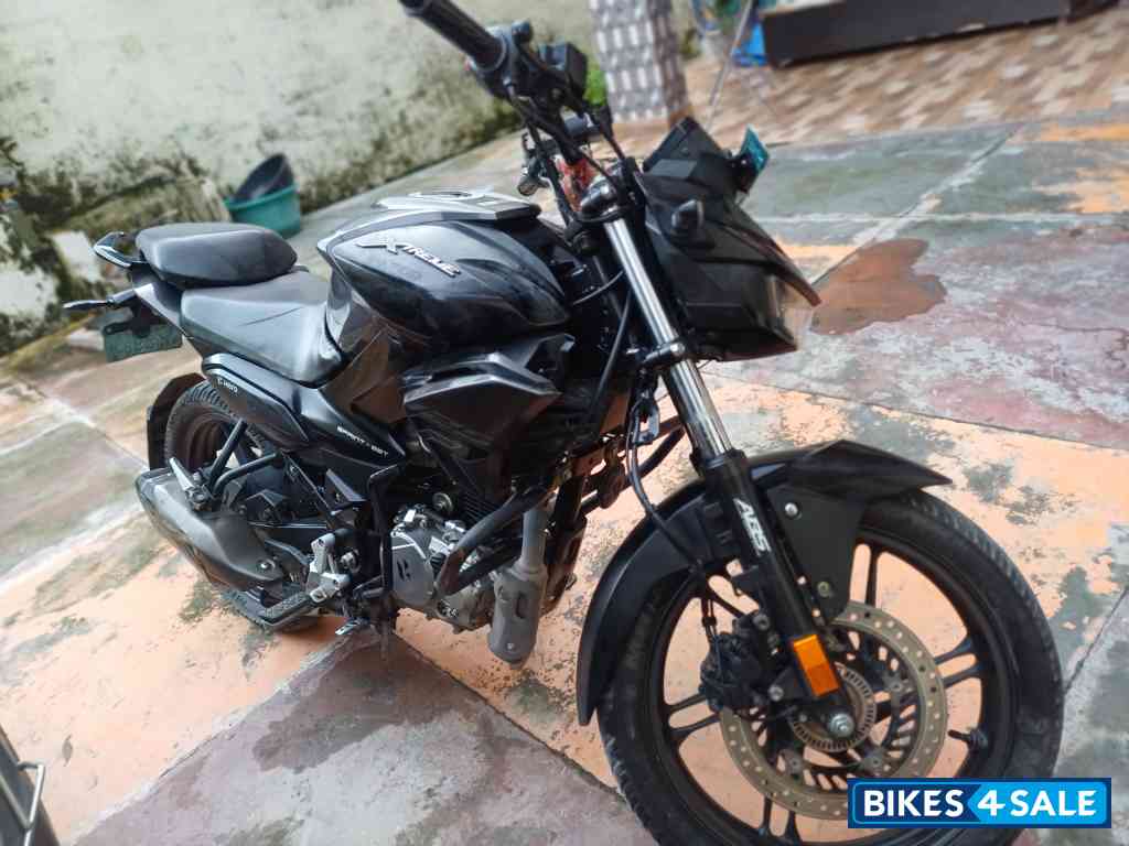 Black Hero Xtreme 160R 2024 Edition Black Hero Xtreme 160R 2024 Edition