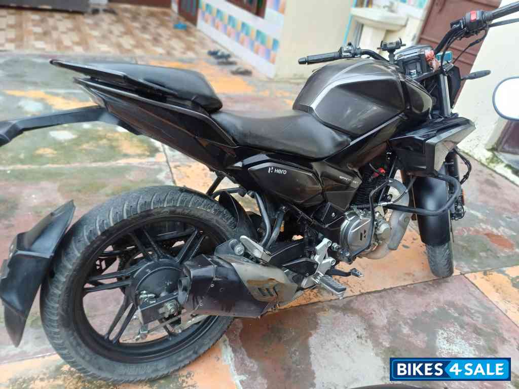 Black Hero Xtreme 160R 2024 Edition Black Hero Xtreme 160R 2024 Edition