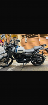 Yezdi Adventure Gloss 2022 Model