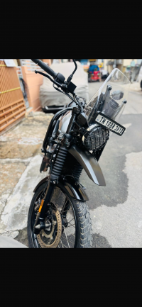 Yezdi Adventure Gloss