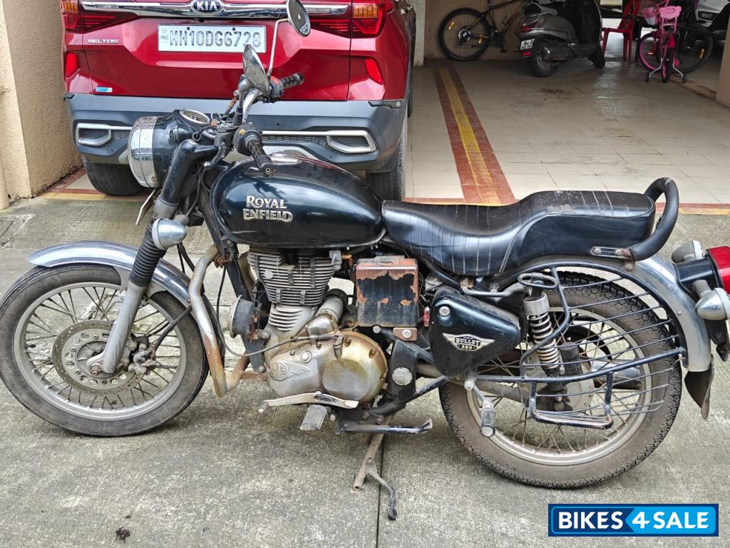 Black Royal Enfield Bullet Electra Twinspark