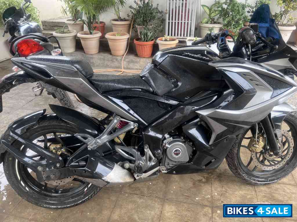 Bajaj Pulsar RS 200 ABS Bajaj Pulsar RS 200 ABS