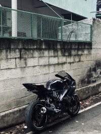 Black Yamaha R15 V4
