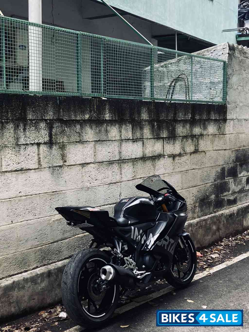 Black Yamaha R15 V4 Black Yamaha R15 V4