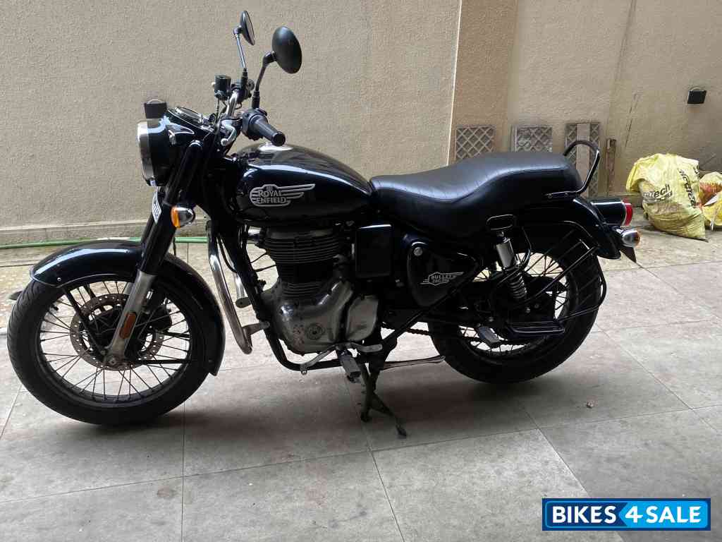 Black Royal Enfield Bullet 350