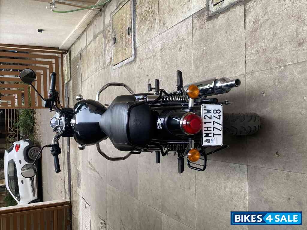 Black Royal Enfield Bullet 350