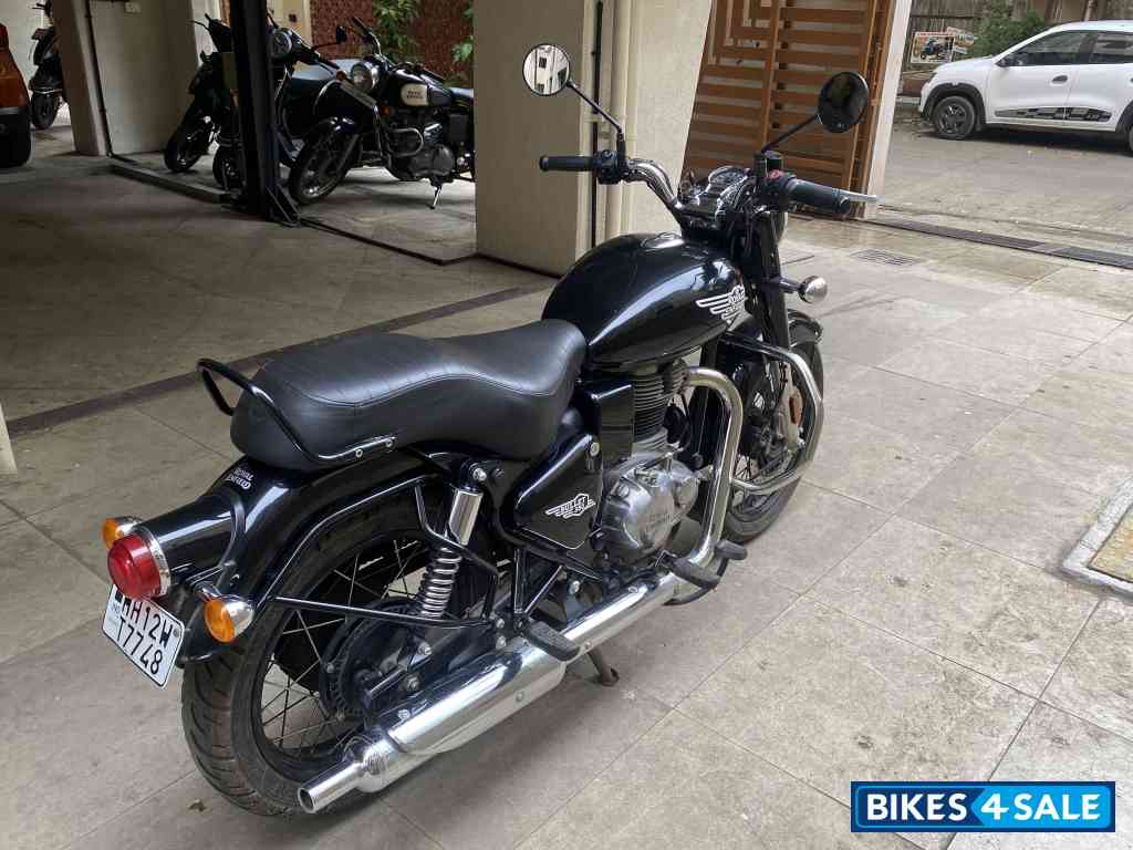 Black Royal Enfield Bullet 350