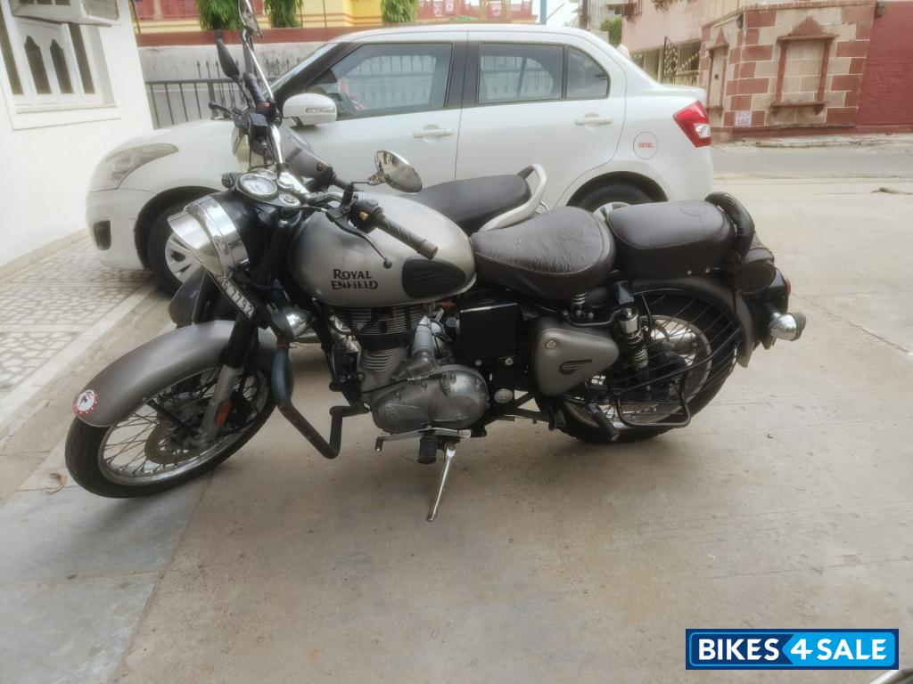Gunmetal Grey Royal Enfield Classic Gunmetal Grey