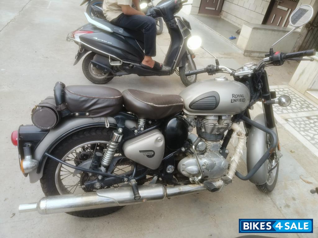 Gunmetal Grey Royal Enfield Classic Gunmetal Grey Gunmetal Grey Royal Enfield Classic Gunmetal Grey